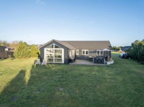 Holiday Home Danika - 1-5km from the sea by Interhome, Bogø By